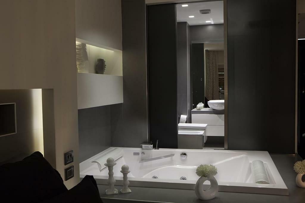Crystal Skyline Neapolis Appartement Buitenkant foto