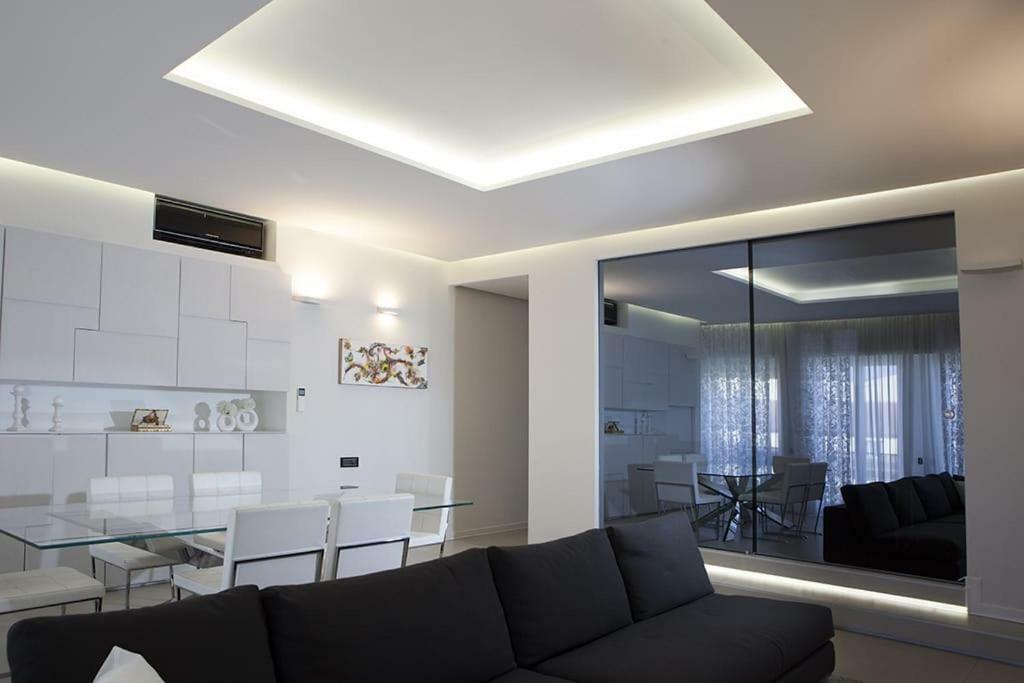 Crystal Skyline Neapolis Appartement Buitenkant foto